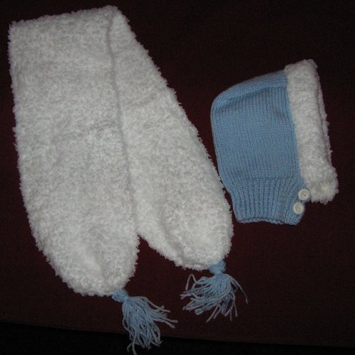 Cagoule et écharpe pour bébé tricoté main