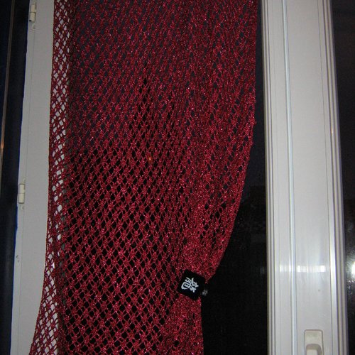 Rideau en dentelle crochetée en fil scintillant rouge
