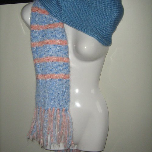 Écharpe femme bleue et rose tricotée main