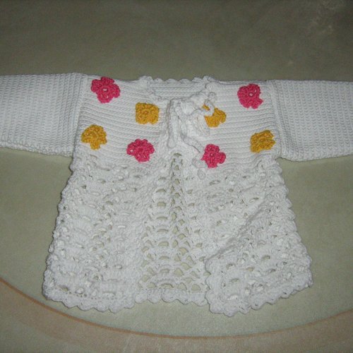 Cardigan pour bébé, gilet au crochet pour fille, fait à la main, taille naissance, 3 mois, en coton, avec broderies de fleurs