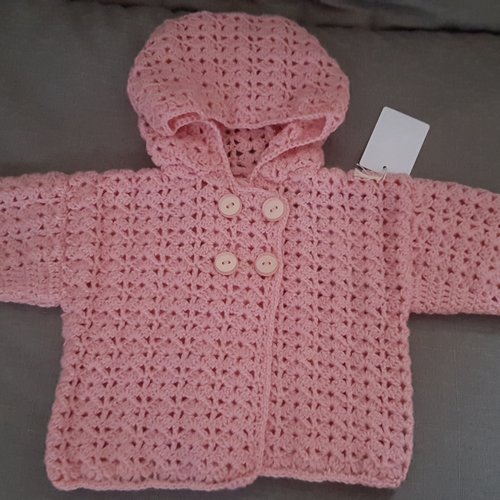Veste pour bébé, forme paletot, gilet rose au crochet, taille 12/18 mois, fait à la main, en acrylique, manteau à capuche, layette fille