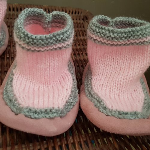 Chaussons pour bébé, avec semelles en cuir, intérieur en fourrure, rose et gris