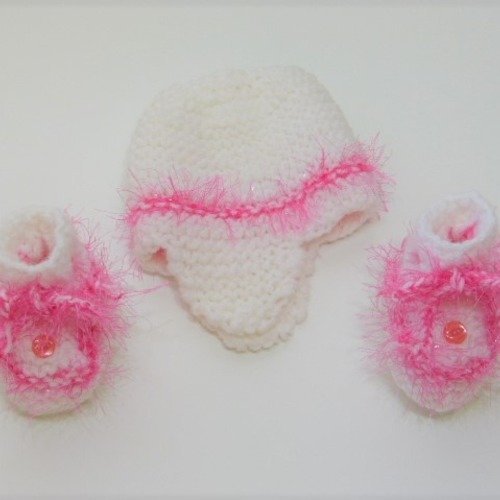 Ensemble naissance bonnet  & chaussons blanc & rose pour bébé