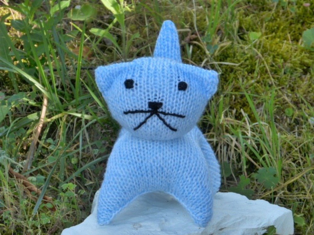 Doudou Chat Bleu Ciel Tricote Main Un Grand Marche