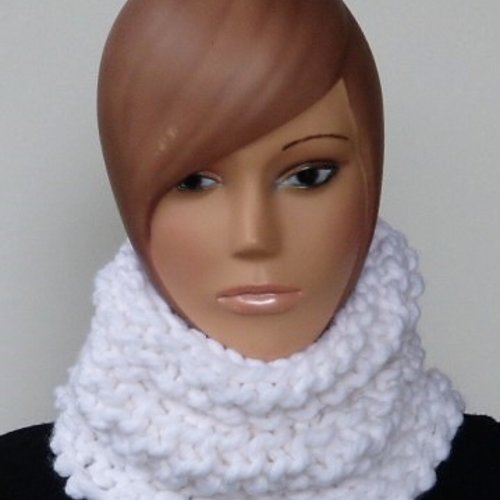 Tour de cou blanc femme en laine tricot main