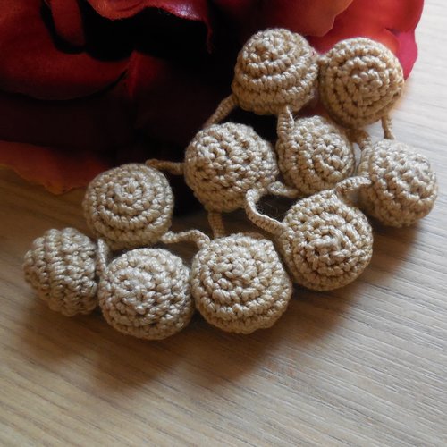 Grappe vintage de 10 perles boules au crochet