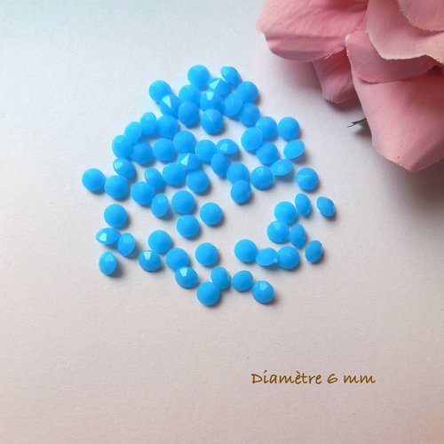 66 cabochons strass - acrylique bleue - 6 mm
