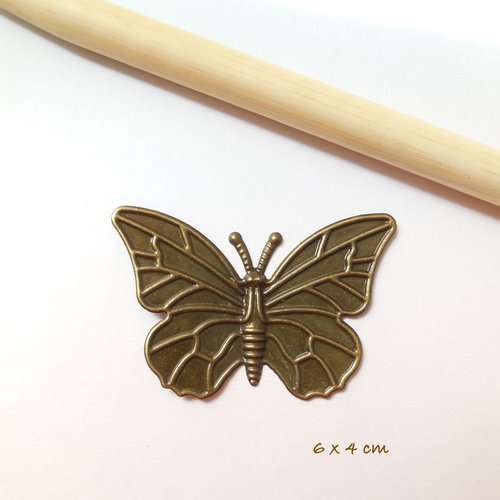 1 estampe motif papillon - métal couleur bronze