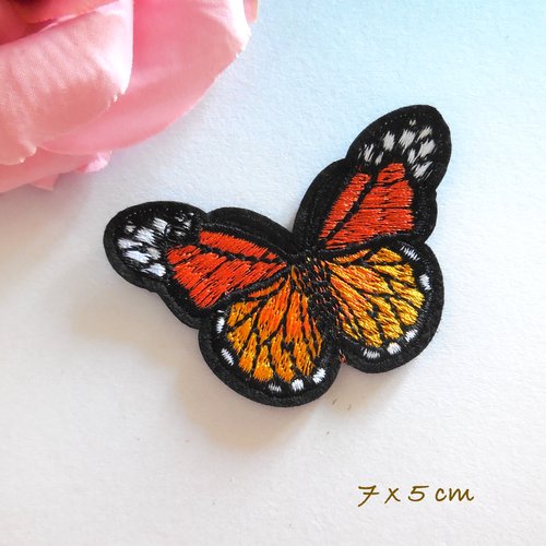 Appliqué à coudre - papillon en tissu brodé - noir et orange