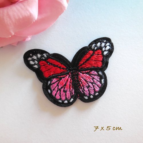 Appliqué à coudre - papillon en tissu brodé - noir rouge et rose