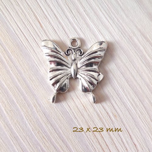 Pendentif charm papillon métal argenté