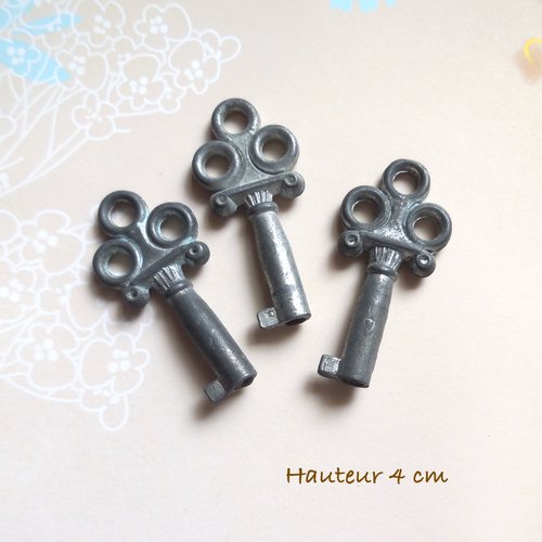 3 breloques pendentifs clés métal vieilli