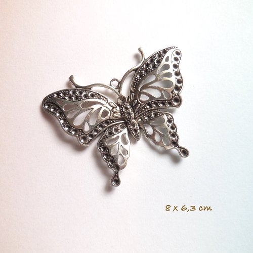 Pendentif papillon en métal couleur argent