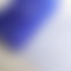 525 cm de tulle rigide bleu moucheté blanc