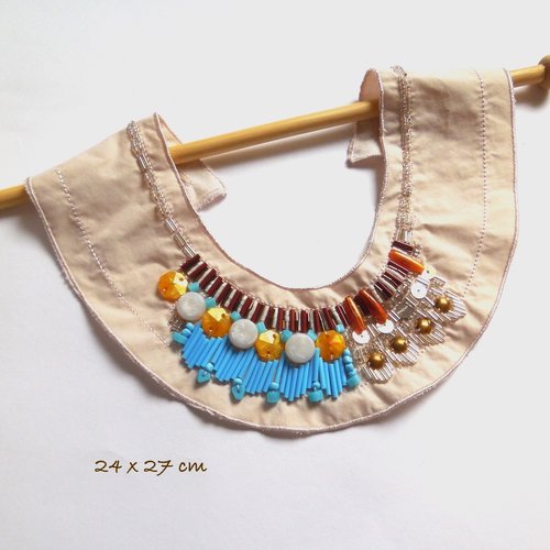 Plastron style indien - encolure brodée de perles - fabrication artisanale