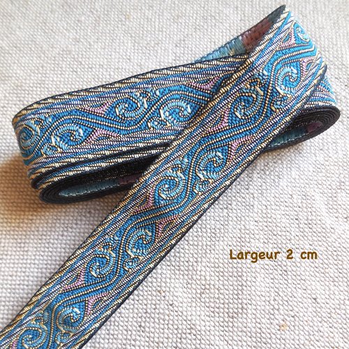 Des dentelles et galons originaux