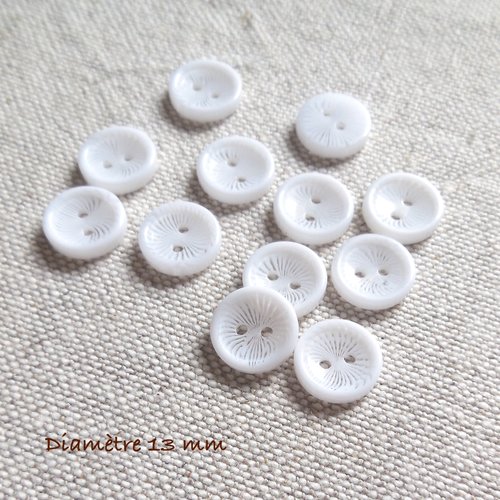 12 boutons ronds fantaisie - couleur blanche - 13 mm
