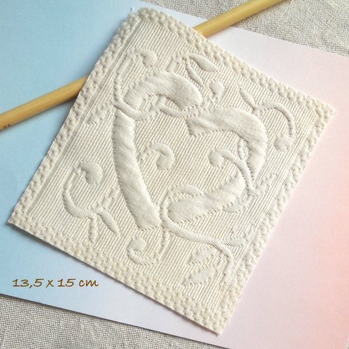 Appliqué à coudre - boutis coton motif coeur volutes - 13,5 x 15 cm