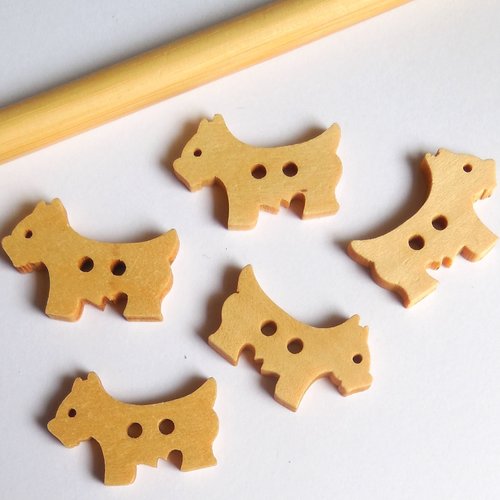 5 boutons en bois - forme petit chien