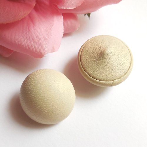 Bouton recouvert tissu aspect cuir ivoire - 25 mm