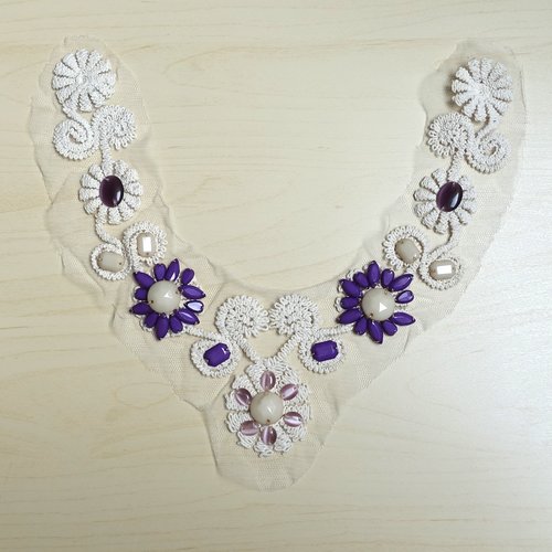 Plastron encolure broderie et perles sur tulle