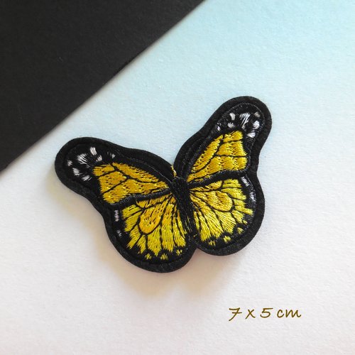 Appliqué à coudre - papillon en tissu brodé - noir et jaune