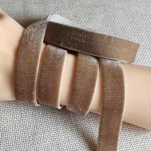 5 mètres de ruban mokuba velours stretch beige