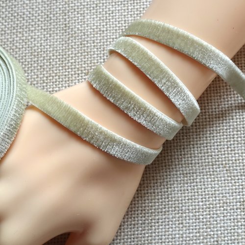 5,80 mètres de ruban mokuba velours stretch vert sauge