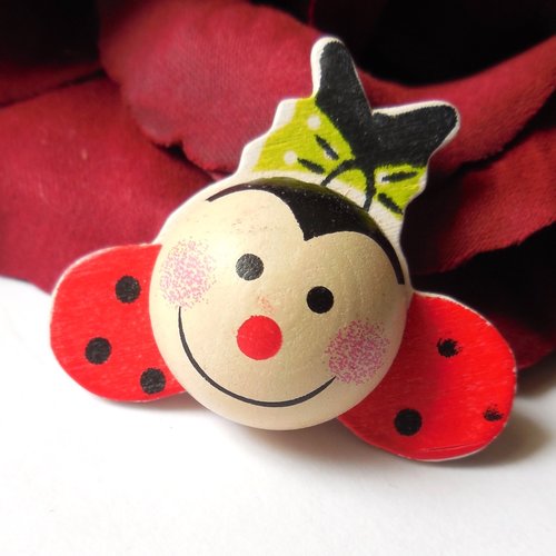 1 cabochon en bois coccinelle