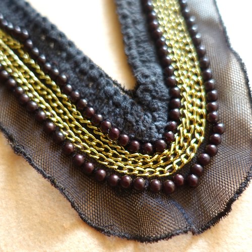 Encolure plastron appliqué brodé - chaînettes dorées et perles marron