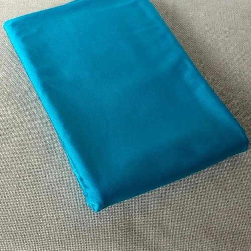 Coupon de tissu lycra bleu sarcelle 135 x115 cm