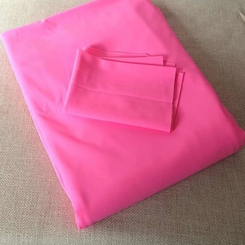 Coupon de tissu lycra rose fluo 220 x 125 cm + chute
