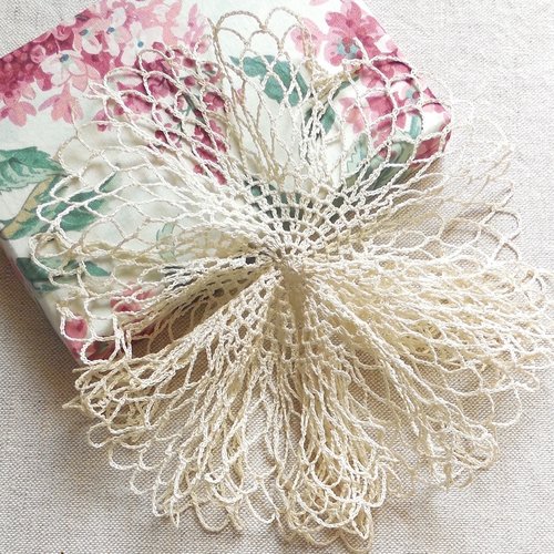 Appliqué jabot ancien vintage au crochet - fait main - coton