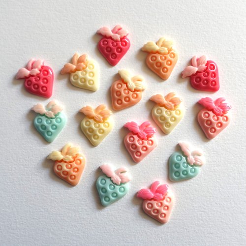 15 cabochons acrylique forme fraise