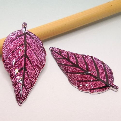 2 pendentifs cabochons embellissements - forme feuille rose et noir - 5,4 x 2,8 cm