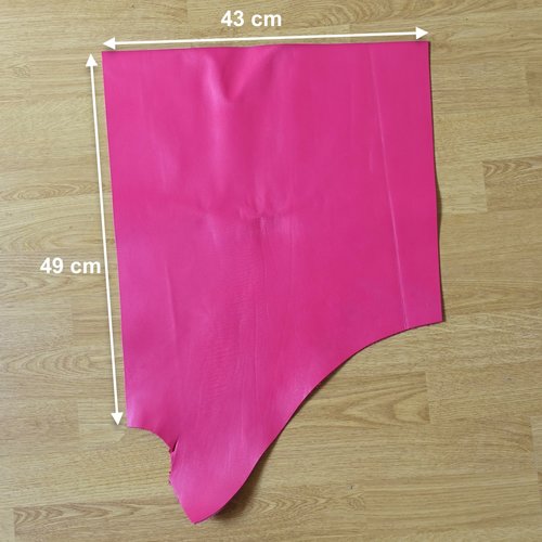 Coupon de cuir véritable de vachette - couleur magenta-fuchsia
