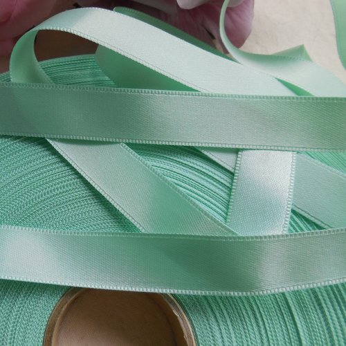 5 mètres de ruban satin double face vert clair 15 mm