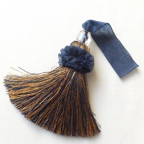 Pompon pampille en fils soyeux et organza