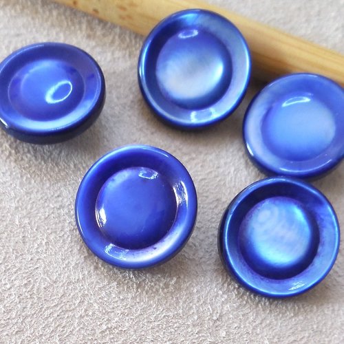 5 boutons en nacre naturelle