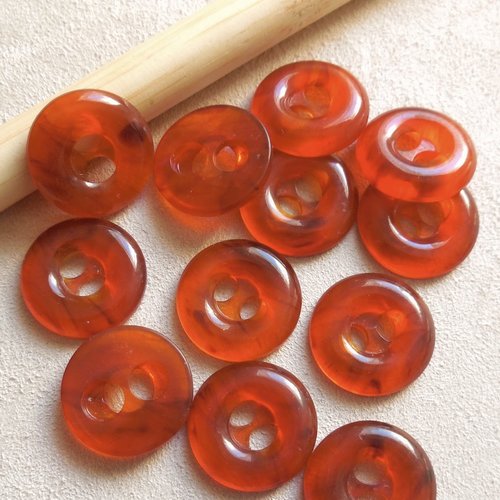 8 boutons vintage couleur ambre