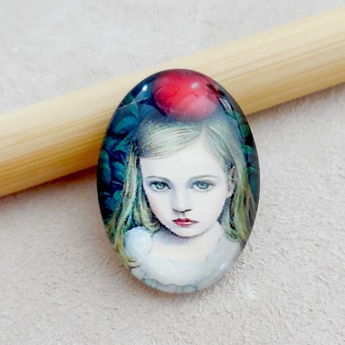 Cabochon en verre forme ovale - motif filette