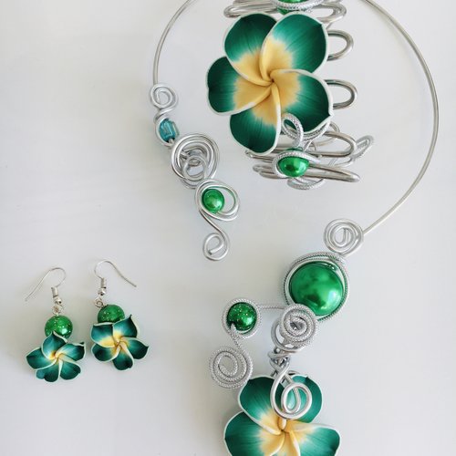 Parure collier, bracelet, boucles d'oreilles fleur verte