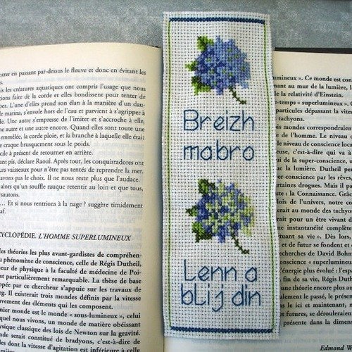 Marque-pages hortensias brodé texte en breton