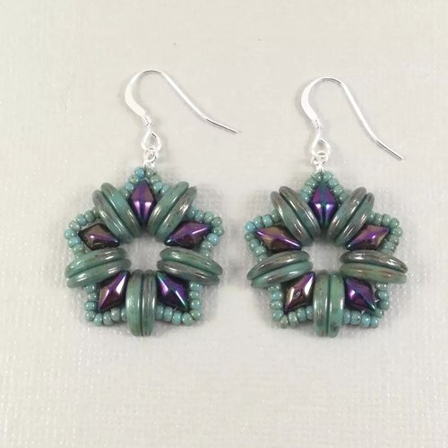 Boucles d'oreilles pendantes, en perles de verre czechmates et diamonduo, ton violet et vert