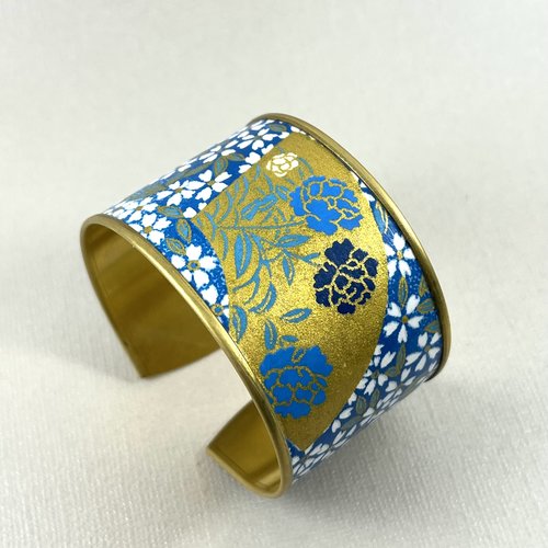 Bracelet manchette en papier washi, motif: fleurs dans les tons dorés et bleus