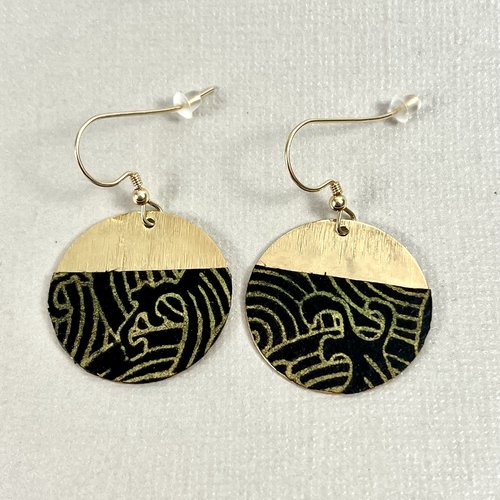 Boucles d'oreilles en papier népalais, motif: vagues dorées sur fond noir
