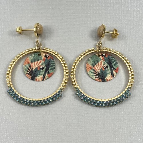 Boucles d'oreilles créoles, tissées en perles miyuki, motif: "feuilles et perroquet, ton vert et orange"