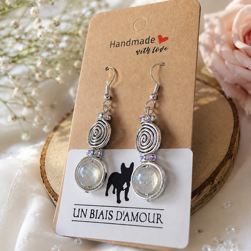 Boucles fantaisies un biais d'amour argentées