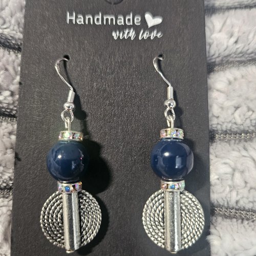 Boucles d’oreilles fantaisies un biais d'amour confectionnee a la main