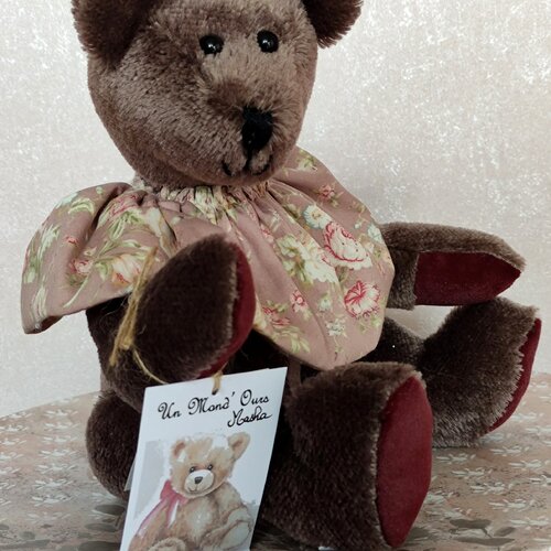 Ours de collection et de décoration , ours d'artiste en mohair , l'ours masha .